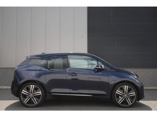 BMW i3 Executive 120Ah 42 kWh /Lodge/Carplay/W-pomp/Camera/20"/3-Fase ActivLease financial lease