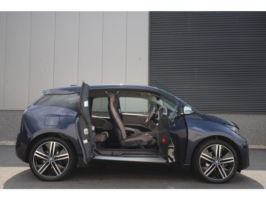 BMW i3 Executive 120Ah 42 kWh /Lodge/Carplay/W-pomp/Camera/20"/3-Fase ActivLease financial lease