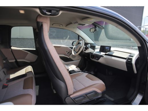 BMW i3 Executive 120Ah 42 kWh /Lodge/Carplay/W-pomp/Camera/20"/3-Fase ActivLease financial lease