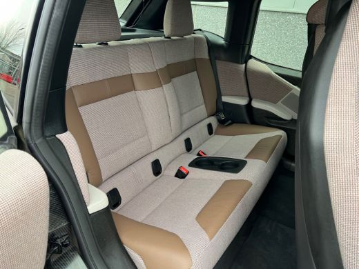 BMW i3 Executive 120Ah 42 kWh /Lodge/Carplay/W-pomp/Camera/20"/3-Fase ActivLease financial lease