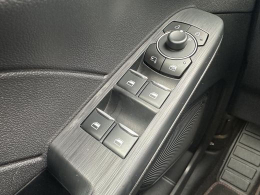 Ford Kuga 2.5 225PK PHEV ST-Line | STOEL-, STUUR-, VOORRUIT- EN ACHTERBANK VERWARMING| NAVIGATIE| CAMERA| P... ActivLease financial lease