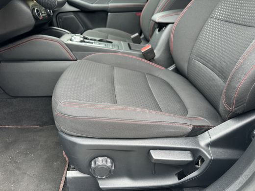 Ford Kuga 2.5 225PK PHEV ST-Line | STOEL-, STUUR-, VOORRUIT- EN ACHTERBANK VERWARMING| NAVIGATIE| CAMERA| P... ActivLease financial lease