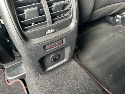 Ford Kuga 2.5 225PK PHEV ST-Line | STOEL-, STUUR-, VOORRUIT- EN ACHTERBANK VERWARMING| NAVIGATIE| CAMERA| P... ActivLease financial lease