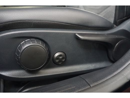 Mercedes-Benz A-Klasse 180 Business Solution | Sportstoelen Half Leder | Automaat | Camera | Breedbeeld Navi | BTW-Auto! | ActivLease financial lease