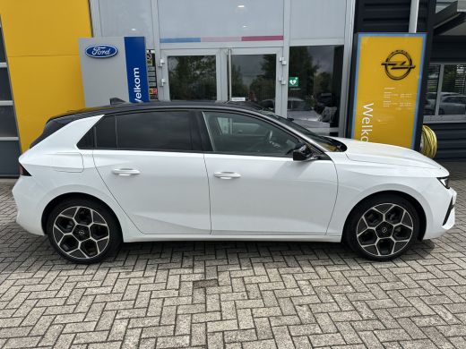 Opel Astra 1.2 Turbo 136PK Hybrid Ultimate | STOEL-, STUUR- EN VOORRUITVERWARMING| NAVIGATIE| CAMERA| PARKEE... ActivLease financial lease
