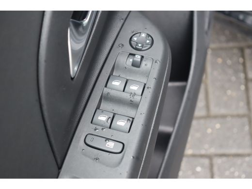 Opel Corsa 1.2 TURBO 100PK ELEGANCE LEVEL 3 / NAVI / CLIMA / LEDER / 16" LMV / BLUETOOH / CRUISECONTROL / 1E... ActivLease financial lease
