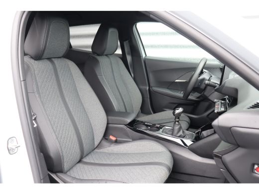 Peugeot 2008 1.2 PURETECH 100PK ALLURE / NAVI / LEDER / CLIMA / LED / PDC / 17' LMV / CAMERA / BLUETOOTH / CRU... ActivLease financial lease