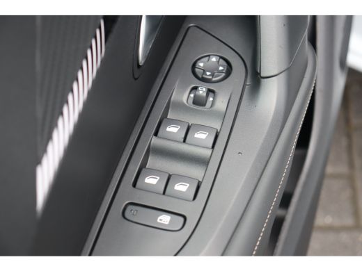Peugeot 2008 1.2 PURETECH 100PK ALLURE / NAVI / LEDER / CLIMA / LED / PDC / 17' LMV / CAMERA / BLUETOOTH / CRU... ActivLease financial lease