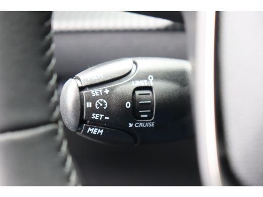 Peugeot 2008 1.2 PURETECH 100PK ALLURE / NAVI / LEDER / CLIMA / LED / PDC / 17' LMV / CAMERA / BLUETOOTH / CRU... ActivLease financial lease