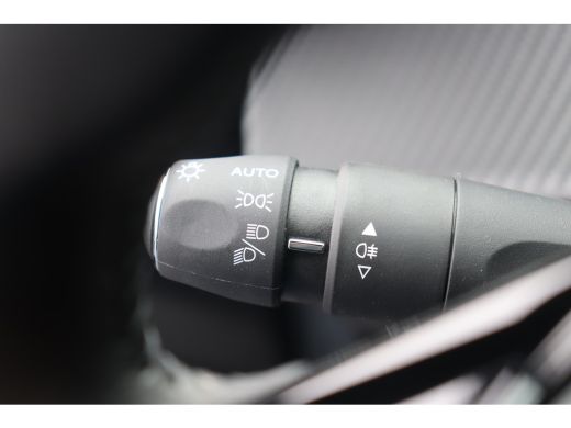 Peugeot 2008 1.2 PURETECH 100PK ALLURE / NAVI / LEDER / CLIMA / LED / PDC / 17' LMV / CAMERA / BLUETOOTH / CRU... ActivLease financial lease