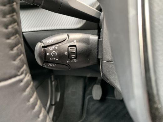 Peugeot 2008 1.2 PureTech Active Pack Airco | Camera | Cruise Control | Navigatie | PDC Achter | ActivLease financial lease