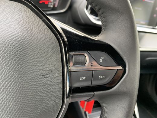Peugeot 2008 1.2 PureTech Active Pack Airco | Camera | Cruise Control | Navigatie | PDC Achter | ActivLease financial lease