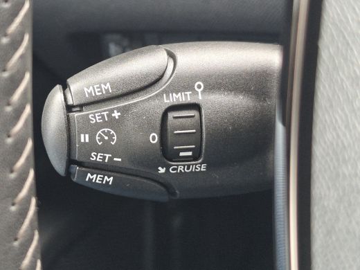 Peugeot e-2008 EV Active Pack 50 kWh | Airco (automatisch) | Apple Carplay/Android Auto|telefoonintegratie premi... ActivLease financial lease