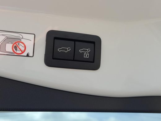 Toyota C-HR 1.8 Hybrid 140 First Edition | Apple CarPlay | Elektr. klep | Stuur /stoel / ruit verwarming | Ri... ActivLease financial lease