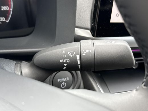 Toyota C-HR 2.0 Plug-in Hybrid 220 Premium **NIEUWE AUTO** ActivLease financial lease