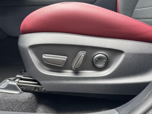 Toyota C-HR 2.0 Plug-in Hybrid 220 Premium **NIEUWE AUTO** ActivLease financial lease