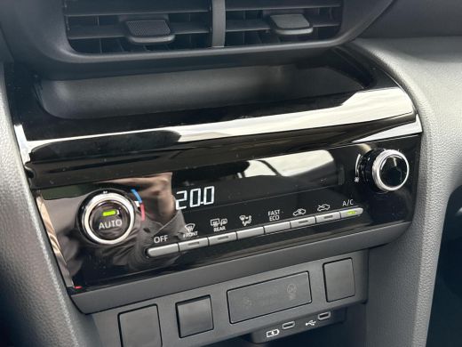 Toyota Yaris Cross 1.5 Hybrid 115 Active **NIEUWE AUTO/ FOREST GREEN/ DIRECT LEVERBAAR** ActivLease financial lease