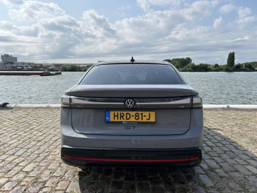 Volkswagen ID.7 Pro Business 77 kWh accu. 210 kW / 286 pk Limousine Elektrische aandrijving | Head-up display | E... ActivLease financial lease