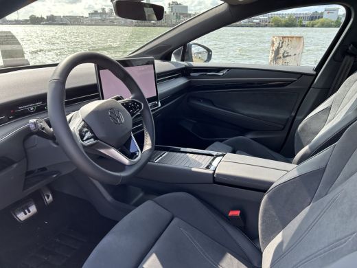 Volkswagen ID.7 Pro Limited Edition 77 kWh | Head-up display | Ergo active voorstoelen | Matrix-Led koplampverlic... ActivLease financial lease