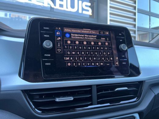 Volkswagen T-Roc 1.5 TSI 150 pk Life Edition 7-DSG | Trekhaak | Navigatie | Automatische Airco | ActivLease financial lease