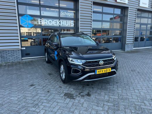 Volkswagen T-Roc 1.5 TSI 150 pk Life Edition 7-DSG | Trekhaak | Navigatie | Automatische Airco | ActivLease financial lease