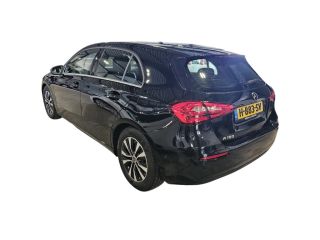 Mercedes A-Klasse 180 Business Solution | Sportstoelen Half Leder | Automaat | Camera | Breedbeeld Navi | BTW-Auto! |