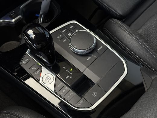 BMW 1 Serie 118i Business Ed. | Navi | Live-Cockpit | Carplay | ActivLease financial lease