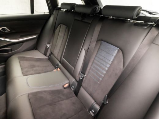 BMW 3 Serie Touring 330e M-Sport 293Pk Automaat (DRAVITGRAU, FACELIFT, LASER KOPLAMPEN, HEAD-UP DISPLAY, CAME... ActivLease financial lease