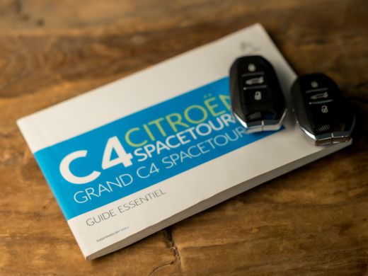 Citroën Grand C4 Spacetourer 1.2 PureTech Sport 7 Persoons (APPLE CARPLAY, GROOT NAVI, GETINT GLAS, SPORTSTOELEN, PARKEERSENSO... ActivLease financial lease