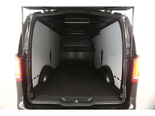 Mercedes Vito 119 CDI Lang 191PK Automaat Camera Cruise LED Airco Leder Navi Trekhaak 18"LMV 3 Persoons PDC ActivLease financial lease
