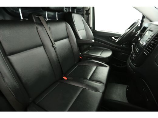 Mercedes Vito 119 CDI Lang 191PK Automaat Camera Cruise LED Airco Leder Navi Trekhaak 18"LMV 3 Persoons PDC ActivLease financial lease