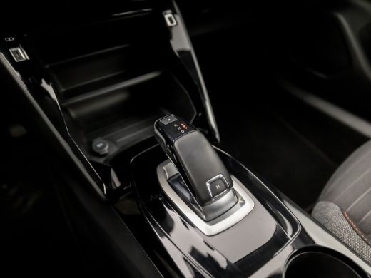 Peugeot 2008 1.2 PureTech Sport Automaat (APPLE CARPLAY, GROOT NAVI, LM VELGEN, SPORTSTOELEN, LED KOPLAMPEN, P... ActivLease financial lease