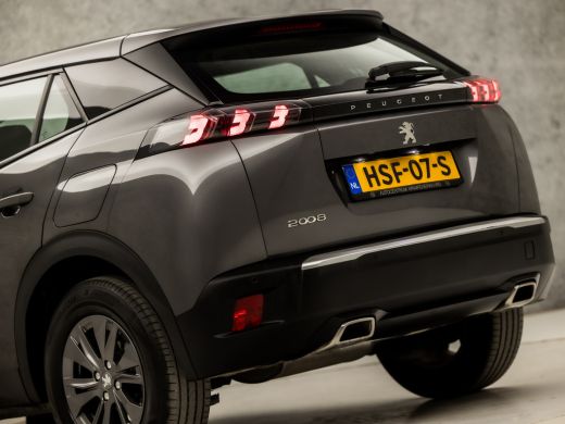 Peugeot 2008 1.2 PureTech Sport Automaat (APPLE CARPLAY, GROOT NAVI, LM VELGEN, SPORTSTOELEN, LED KOPLAMPEN, P... ActivLease financial lease