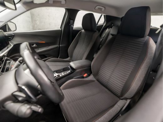 Peugeot 2008 1.2 PureTech Sport Automaat (APPLE CARPLAY, GROOT NAVI, LM VELGEN, SPORTSTOELEN, LED KOPLAMPEN, P... ActivLease financial lease