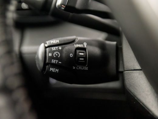 Peugeot 2008 1.2 PureTech Sport Automaat (APPLE CARPLAY, GROOT NAVI, LM VELGEN, SPORTSTOELEN, LED KOPLAMPEN, P... ActivLease financial lease