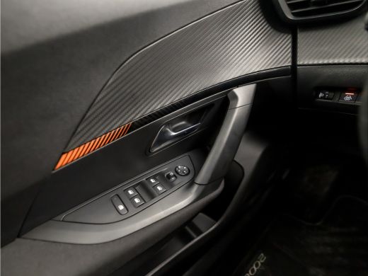 Peugeot 2008 1.2 PureTech Sport Automaat (APPLE CARPLAY, GROOT NAVI, LM VELGEN, SPORTSTOELEN, LED KOPLAMPEN, P... ActivLease financial lease