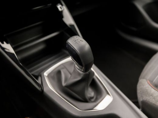 Peugeot 208 1.2 PureTech Sport (APPLE CARPLAY, GROOT NAVI, 360 CAMERA, LM VELGEN, SPORTSTOELEN, LANE ASSIST, ... ActivLease financial lease