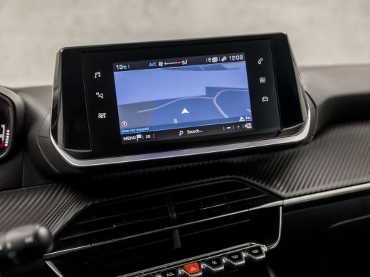 Peugeot 208 1.2 PureTech Sport (APPLE CARPLAY, GROOT NAVI, 360 CAMERA, LM VELGEN, SPORTSTOELEN, LANE ASSIST, ... ActivLease financial lease