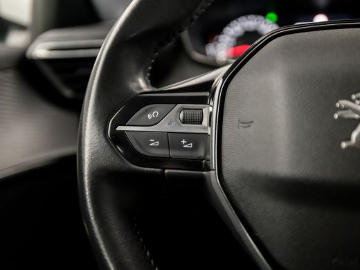 Peugeot 208 1.2 PureTech Sport (APPLE CARPLAY, GROOT NAVI, 360 CAMERA, LM VELGEN, SPORTSTOELEN, LANE ASSIST, ... ActivLease financial lease