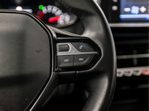 Peugeot 208 1.2 PureTech Sport (APPLE CARPLAY, GROOT NAVI, 360 CAMERA, LM VELGEN, SPORTSTOELEN, LANE ASSIST, ... ActivLease financial lease