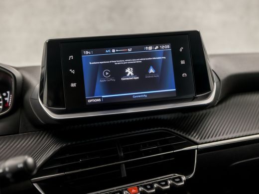 Peugeot 208 1.2 PureTech Sport (APPLE CARPLAY, GROOT NAVI, 360 CAMERA, LM VELGEN, SPORTSTOELEN, LANE ASSIST, ... ActivLease financial lease