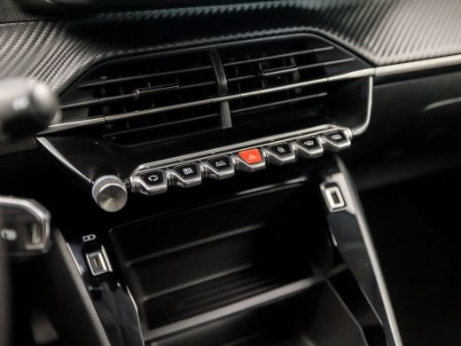 Peugeot 208 1.2 PureTech Sport (APPLE CARPLAY, GROOT NAVI, 360 CAMERA, LM VELGEN, SPORTSTOELEN, LANE ASSIST, ... ActivLease financial lease
