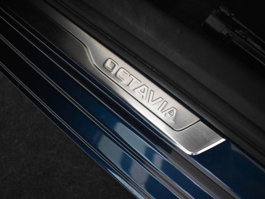 Skoda Octavia Combi 1.4 TSI iV PHEV Business Edition Plus 204pk | Head up display | Park assist | Keyless | Ada... ActivLease financial lease