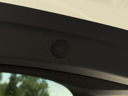 Tesla Model Y Long Range Dual AWD | Autopilot | Panorama | Leder | Trekhaak | ActivLease financial lease