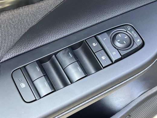 Toyota C-HR 1.8 Hybrid 140 First Edition | Carplay | Camera's rondom | Elektrische achterklep | Keyless entry | ActivLease financial lease