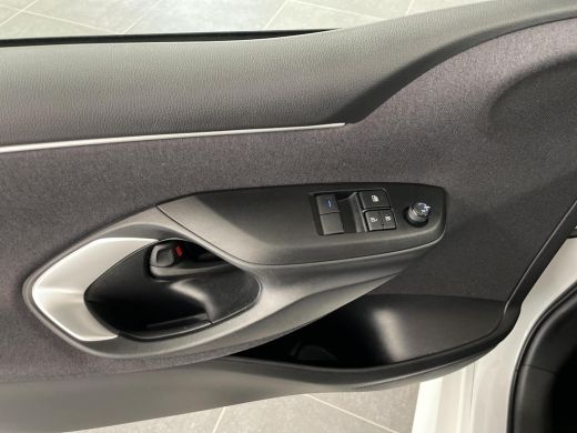 Toyota Yaris 1.5 Hybrid Active Multimediapack ActivLease financial lease
