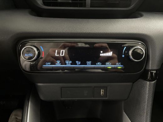 Toyota Yaris 1.5 Hybrid Active Multimediapack ActivLease financial lease