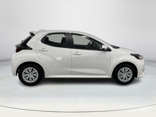 Toyota Yaris 1.5 Hybrid Active Multimediapack ActivLease financial lease