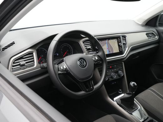 Volkswagen T-Roc 1.0 TSI 110pk Style Executive Getint glas Navigatie Adaptieve Cruise PDC 217 ActivLease financial lease