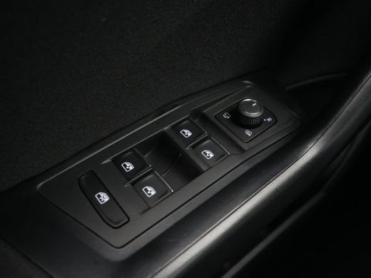 Volkswagen T-Roc 1.0 TSI 110pk Style Executive Getint glas Navigatie Adaptieve Cruise PDC 217 ActivLease financial lease